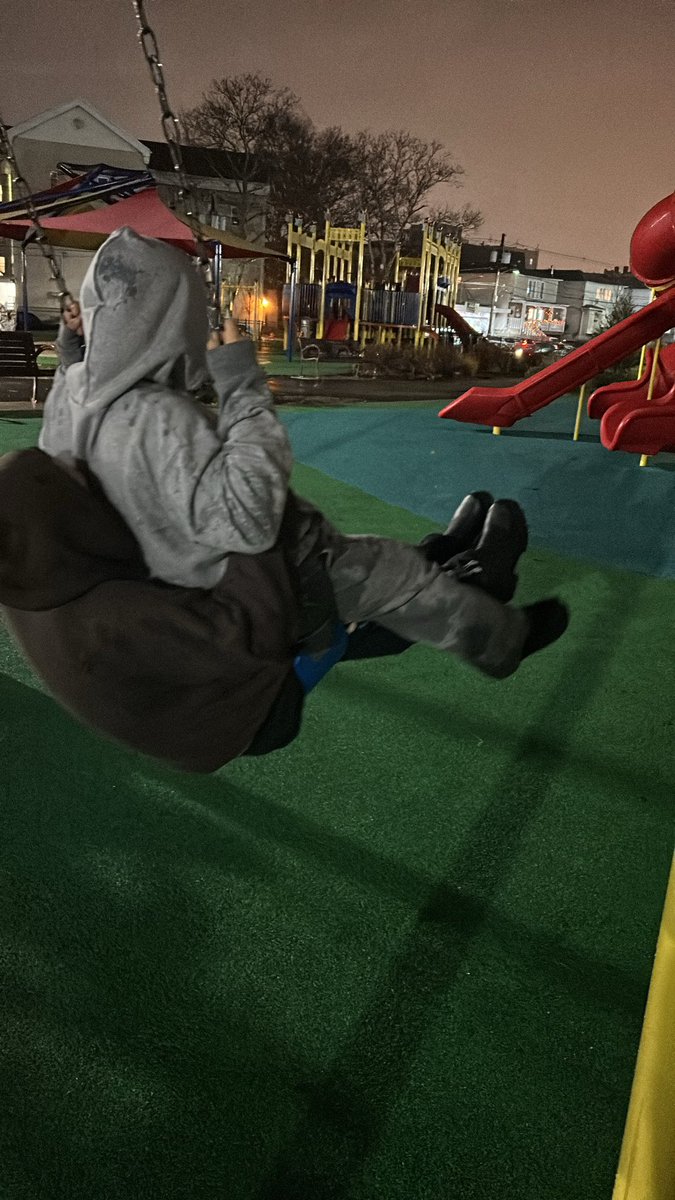 moneyjuulz's tweet photo. when your girl clingy asf: https://t.co/yHSWhcKW8d