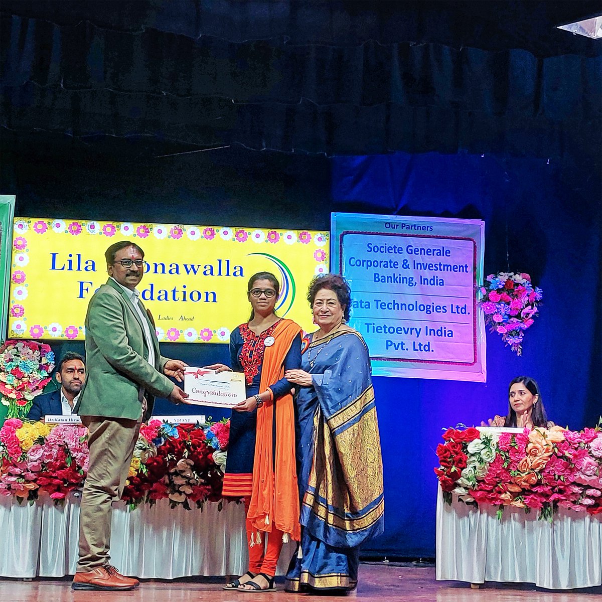 TataTech_News's tweet photo. #CSR - In alignment with our commitment to #engineeringabetterworld, Tata Technologies EVE👩🔬 CSR program supports girls from underprivileged backgrounds. We recently celebrated this commitment at the 2nd LPF Undergraduate Scholarship Award Function.
#Tatatech #HUMANBrand https://t.co/dY84QC40QQ