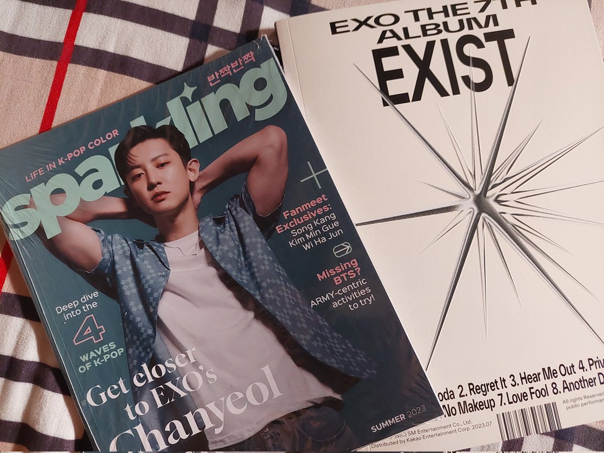 dlfnte_'s tweet photo. look at how many items I received from @cloud_6104's giveaway!! super dami. 😍 nag-uumapaw sa chanyeol photocards~ may C cap from penshoppe, exist album/poster, Sparkling magazine, and EB product. PLUS yung asom PC!! so pogi mo chanyeol. ❤️ thank you soooo much, ate cloud!! ❤️😭 https://t.co/M57cBHNodT