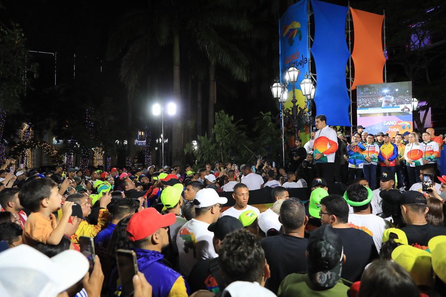 delcyrodriguezv's tweet image. ¡Gloria al bravo pueblo! Maravillosa e histórica  jornada electoral. Con más de 10 millones de votos, Venezuela ejerce su soberanía y le dice al mundo que ¡El Esequibo nos pertenece!