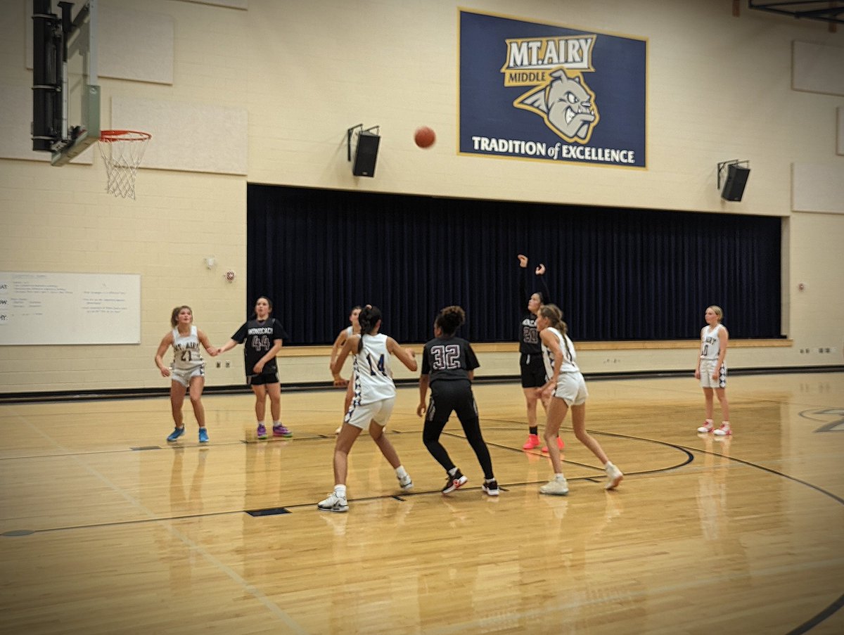 Ryleigh_Hammond's tweet photo. Basketball season just started! We're on a 1-1 conference record so far this season. 🏀⛹🏻♀️🖤
So far I have 15 pts including two 3ptrs, 14 rebounds, 4 asst, 4 blocks, & 2 steals. 💪🏽 #gettingbettereverygame #varsity #monocacy #8thgradeyear #forward #20allday https://t.co/GyrvlpIDro