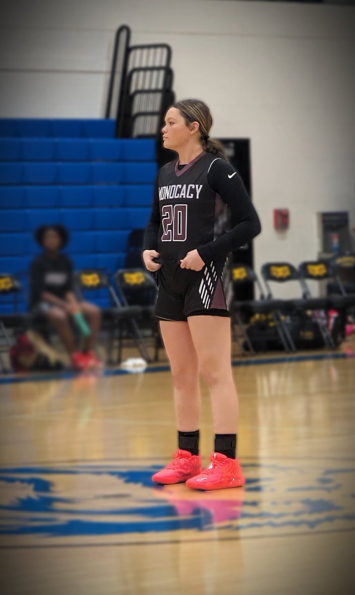 Ryleigh_Hammond's tweet photo. Basketball season just started! We're on a 1-1 conference record so far this season. 🏀⛹🏻♀️🖤
So far I have 15 pts including two 3ptrs, 14 rebounds, 4 asst, 4 blocks, & 2 steals. 💪🏽 #gettingbettereverygame #varsity #monocacy #8thgradeyear #forward #20allday https://t.co/GyrvlpIDro