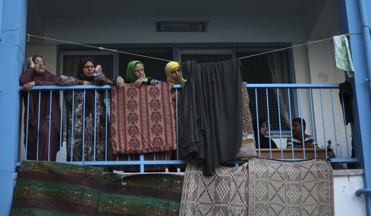AJEnglish's tweet photo. UN shelters in southern Gaza have seen significant increase in communicable diseases such as diarrhoea, acute respiratory infections, skin infections and lice due to overcrowding.

🔴 LIVE updates: https://t.co/FnHUPxwOIi https://t.co/F72qTeYm3K