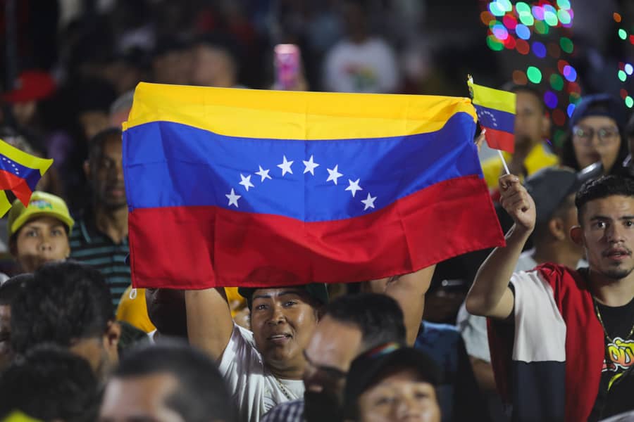 Nuestro presidente <a href="/NicolasMaduro/">Nicolás Maduro</a> ha sido muy claro: "Esta victoria le pertenece a todo el pueblo de Venezuela, sin discriminación ni partidismo". 

Hoy ha triunfado el patriotismo y la lealtad de millones de venezolanos y Venezolanas, quienes han dicho Sí a nuestro Esequibo, a