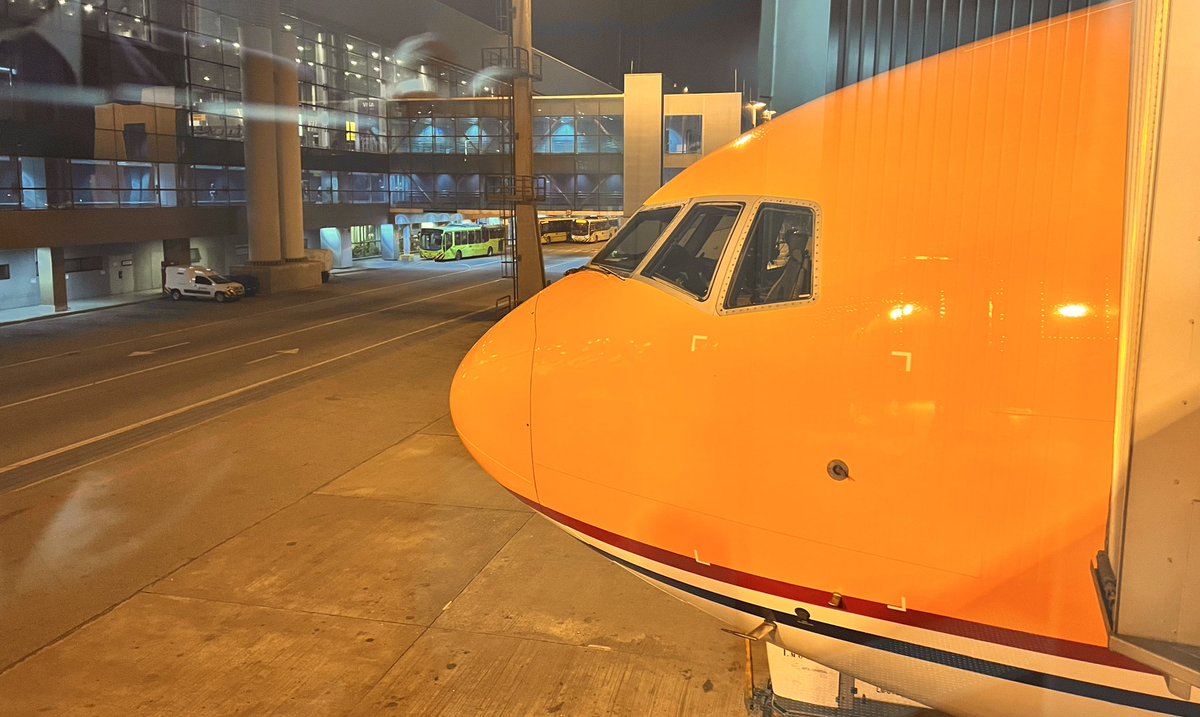 Yep, she brought us and the 355 customers in her brand new paint scheme from the freezing cold of Europe to the balmy warmth of Brazil.  ☀️
Orange pride to the sun.
🥰 ✈️
#teamkoosje #orangepride  #aviation #crewlife #newpaint