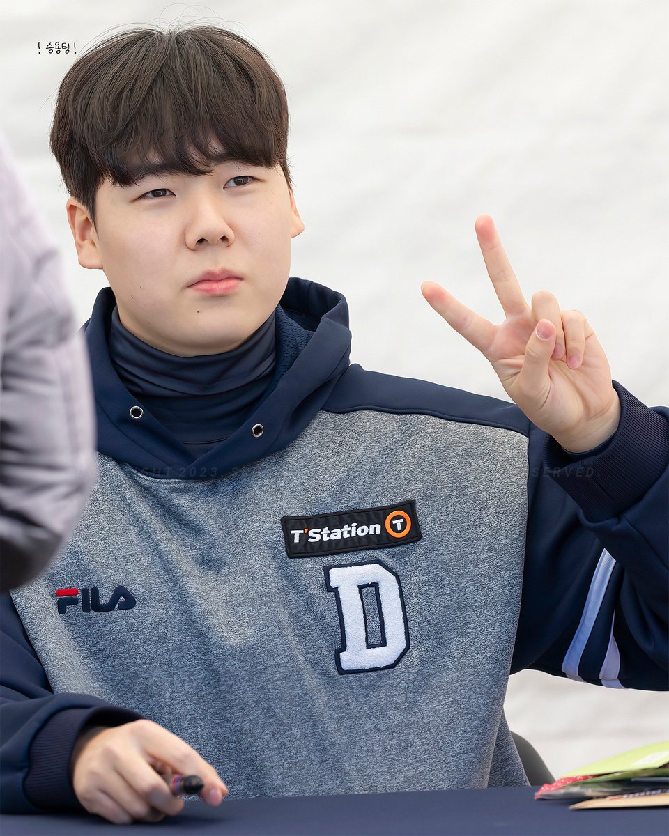 bears_pic's tweet photo. 231125 잠실 곰들의모임 #두산베어스 #최승용 
아직도 잃어버린 내 팬싸인회 티켓이 눈에 아른거려 (˵ˊᯅˋ˵) https://t.co/cVPFq8zvI7