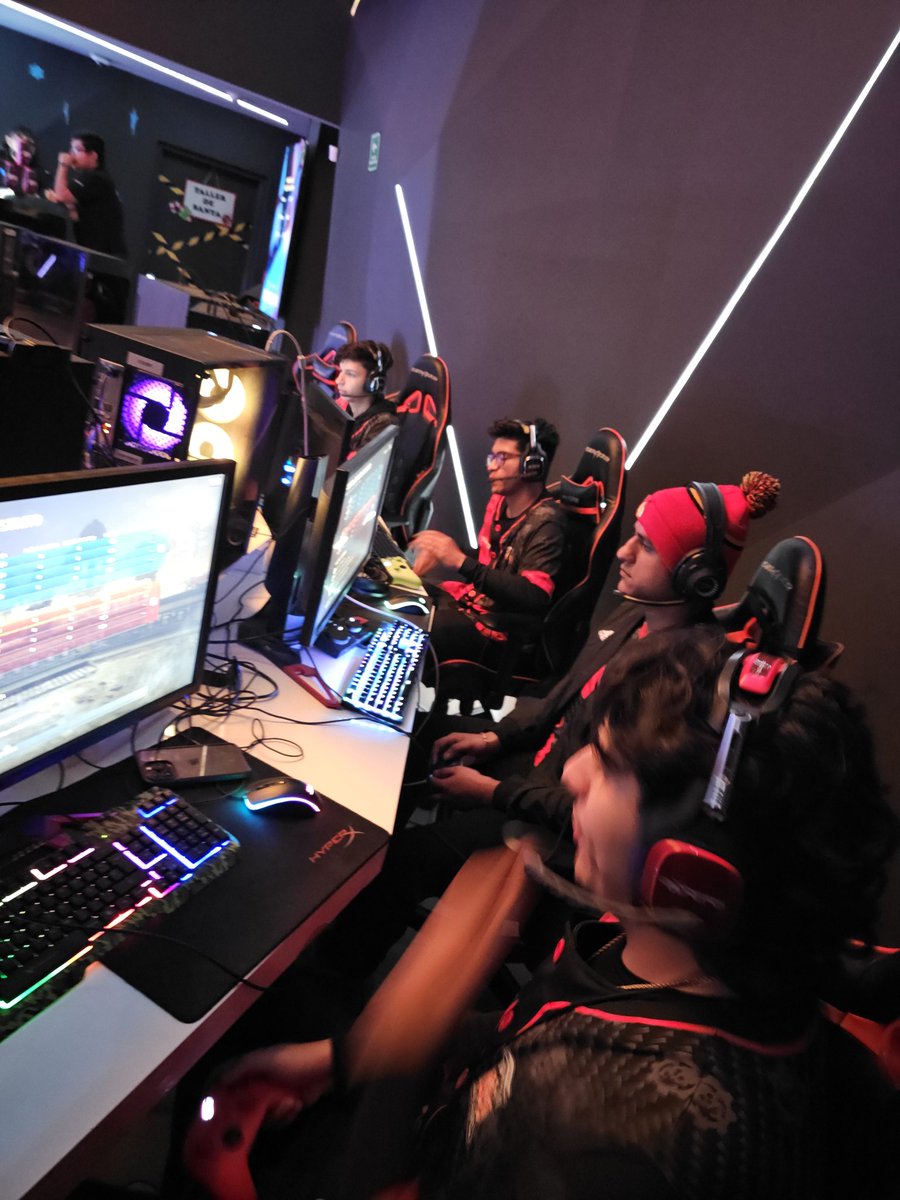 CasaDePapelGG's tweet photo. Nuestros kings estan jugando ya la LUL presencial en Puebla  🆚️ @OvertureGaming
Pasen a dejarle su buena vibra y utilicen su #GoTPH 

💯 @Identivezk
💯 @Raver8k
💯 @Fexrzly
💯 @DysSZN

↘️ https://t.co/F5Pcz4GdaD
↙️ https://t.co/zW0VqVDpBz
