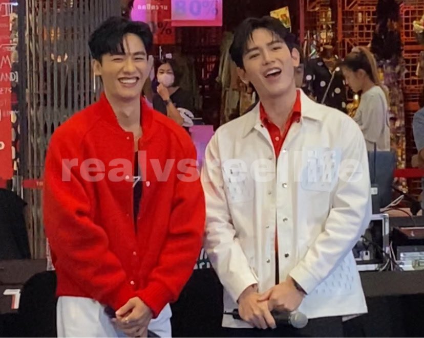 realvsreellife's tweet photo. breaking my inactivity from carat life to share that i finally saw taynew in the flesh 🥰

didn't plan on fangirling on our TH trip right now but hey sakto pagbalik namin from chiang mai may show sila. 

oh, my favorite bickering duo 🥹💙

#เตนิว #Tawan_V #Newwiee https://t.co/1xr2UVOX2V