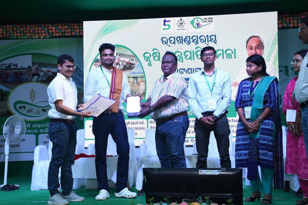 AHO_Padmapur's tweet photo. Delivering Talk on Good Horticulture Practices and Oilpalm Plantation Package in the eve of SubDivisional Krushi Jantrapati Mela, Patnagarh, Balangir @arvindpadhee @krushibibhag @Horticultureod1 @rajaaswain @CollectorBgr https://t.co/XjcrS03JWs
