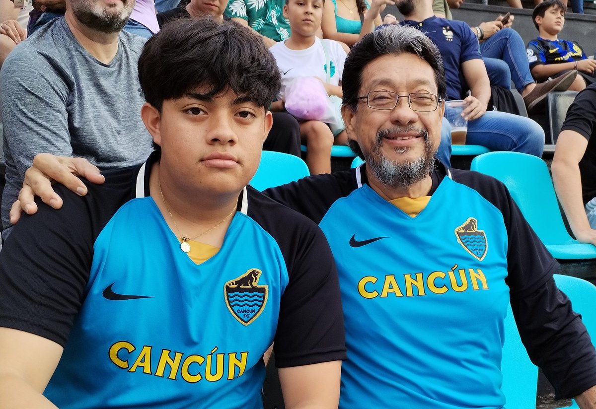 Hoy es un buen día para dormir tranquilo. Mis queridos <a href="/PumasMX/">PUMAS</a> <a href="/UNAM_MX/">UNAM</a> siguen en la liguilla y el <a href="/cancun_fc/">Cancún FC</a> se corona campeón de la #LigaDeExpansiónMx #DomingoFutbolero 
<a href="/JosSulub1/">José Sulub</a> 
<a href="/loriaedilbertoo/">Edy Loria</a> 
<a href="/Oliver_mexmtz/">Oliver Diego Mex Martinez</a> 
<a href="/nellymercedes5/">Nelly Aguiar</a> 
<a href="/diana_uan/">Diana Uan</a> 
<a href="/LoriaNaidelyn/">Naidelyn Loria</a> 
<a href="/manuel8canul5/">Manuel Alberto Canul</a>