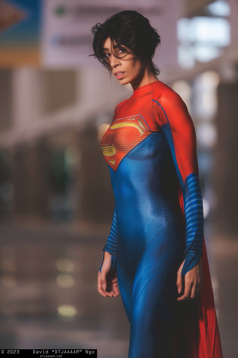 mooreamor_'s tweet photo. 💙❤️Krypton was a beautiful place. We are people of hope, not war. Zod may be from Krypton, but he is not my people.❤️💙
.
📸: @dtjaaaam 
.
.
#mooreamor #jasminepaigemoore #supergirl #theflash @dcofficial @comicconla @SashaCalle https://t.co/LS6uyQFlFk