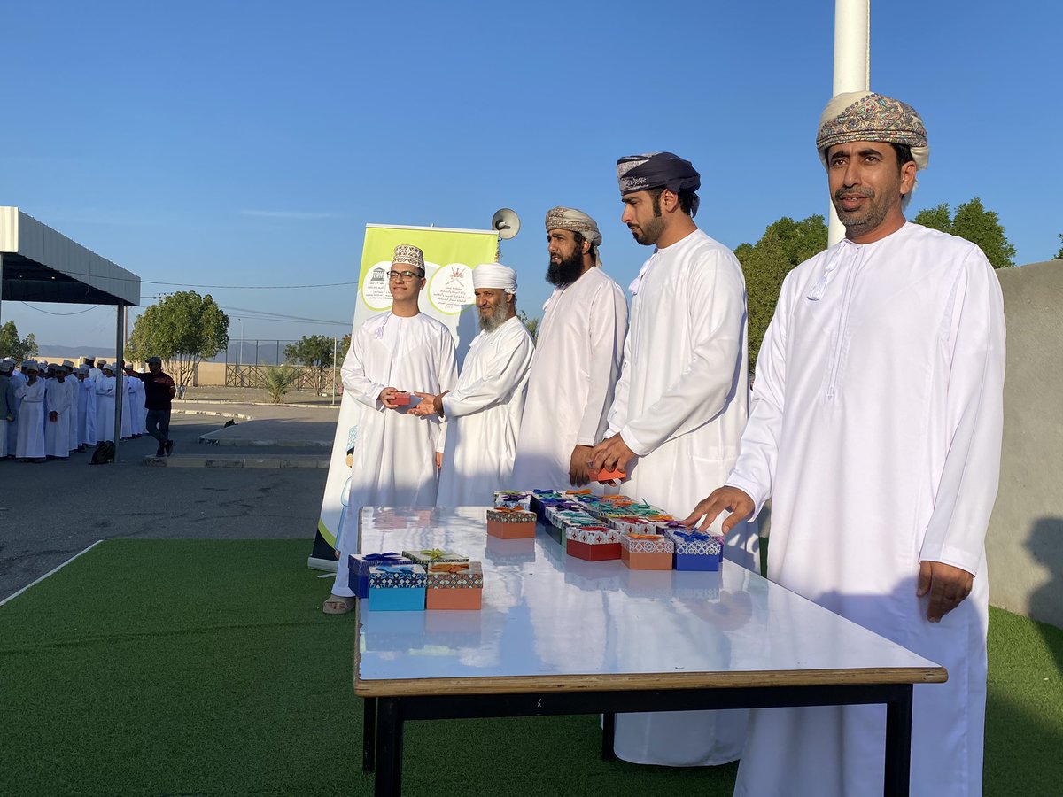 almutanabi86's tweet photo. #يحدث_الآن الدكتور عبدالله البوسعيدي رئيس مجلس أولياء الأمور يُكرم عدداً من الطلبة المجيدين في التحصيل الدراسي.
#تعليم_مستدام #تعليمية_شمال_الشرقية https://t.co/gn3yRKGoBS