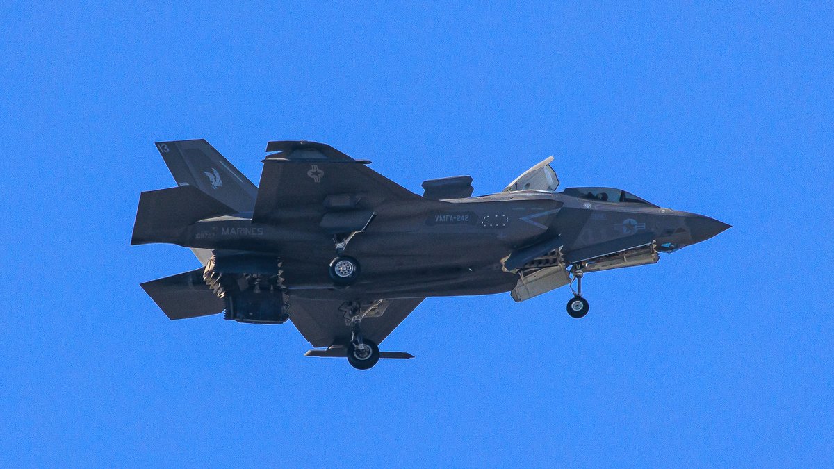 eos40is's tweet image. 横田基地 10:57 RWY36↘︎
F-35B DT#13
VMFA-242 
4機目ッ🦇🦇🦇🦇

#YokotaAB #PROFANE