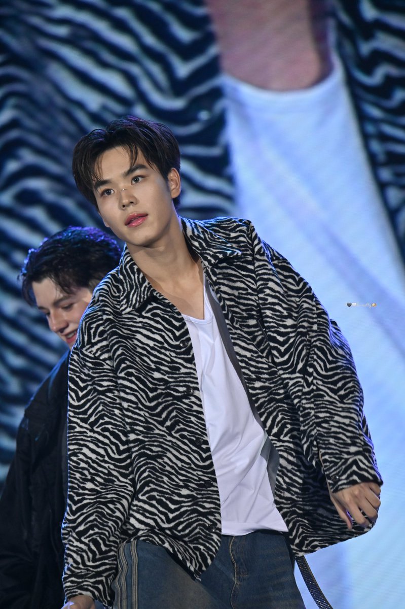 viper_ln's tweet photo. So hot🔥

คุณพระอาทิตย์ของพี่🌞
#MchoiceFansDay2023
#PingKrittanun 
#MoonxSunshine_Ln https://t.co/IA1c8WqNQh
