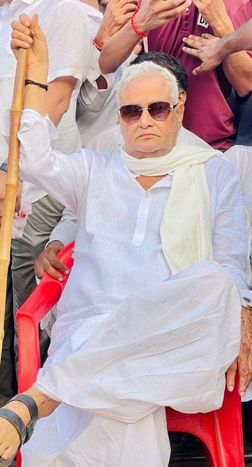 PoojaSanju01's tweet photo. बाबा किरोड़ी तो राजस्थान की जनता के कोहिनूर हीरा है बाबा को राजस्थान का मुख्यमंत्री बनाया जाये..

#किरोड़ी_लाल_सीएम_बनाओ https://t.co/hK8Po9HXer