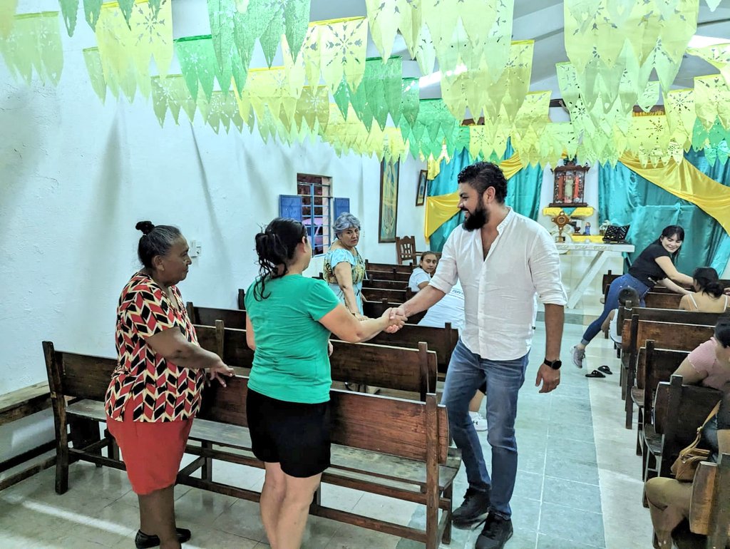 BrianMijangos86's tweet photo. Muchas gracias al comité de la "Capilla de San Juan Bautista" en la colonia San Juan, por su invitación a participar en las posadas que se aproximan para nuestros niños de #SalinaCruz.

#SalinaCruzEstaParaCosasGrandes https://t.co/oTNLspmNW8