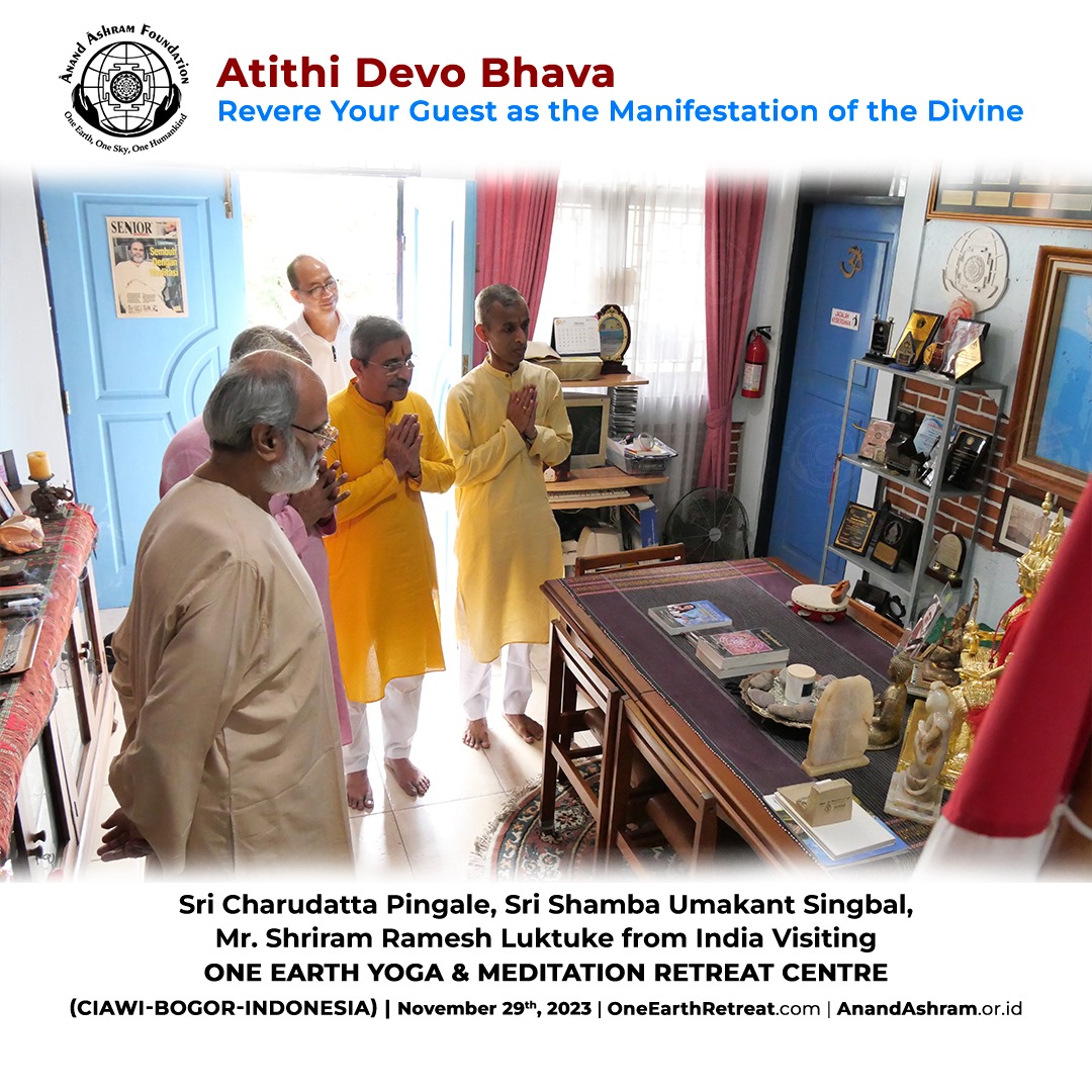 AnandAshram's tweet photo. #DeWata (#Dewantara #Tagore) #Library @OneEarthCentre #Ciawi #Bogor #Indonesia

@Anand_Krishna_ @hjsdrpingale @HinduJagrutiOrg 

#Guru #Sadhguru #GuruSejati #MahaGuru #GuruJi #AnandKrishna #SanatanDharma #CharudattaPingale #HinduJanajagrutisamiti https://t.co/IcHdXPdJou