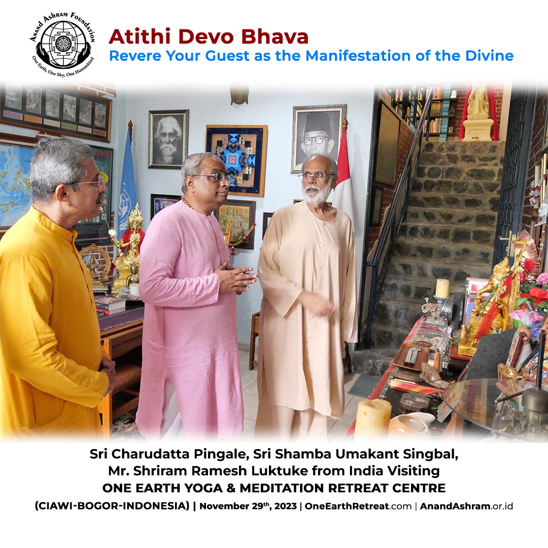 AnandAshram's tweet photo. #DeWata (#Dewantara #Tagore) #Library @OneEarthCentre #Ciawi #Bogor #Indonesia

@Anand_Krishna_ @hjsdrpingale @HinduJagrutiOrg 

#Guru #Sadhguru #GuruSejati #MahaGuru #GuruJi #AnandKrishna #SanatanDharma #CharudattaPingale #HinduJanajagrutisamiti https://t.co/IcHdXPdJou