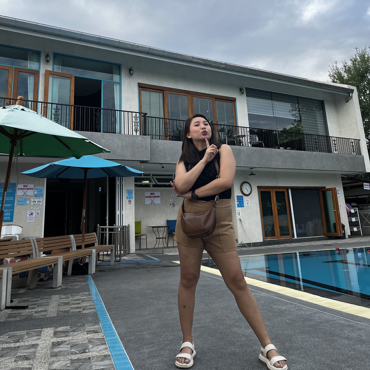 realvsreellife's tweet photo. dropped by looper wave during our chiang mai trip last week and of course i should do this ☺️💙💚 https://t.co/EsKLjmVJyV