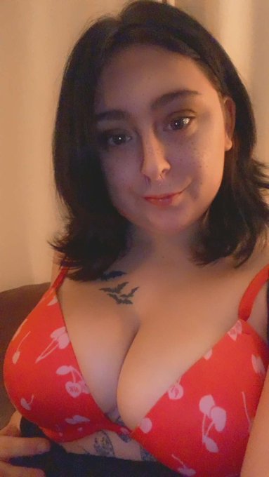 Going live on onlyfans who&rsquo;s down for a show https://t.co/QSogrquwEn<a href="/tag/inked"class="tags"><span>#inked</span></a><a href="/tag/tattooed"class="tags"><span>#tattooed</span></a><a href="/tag/brat"class="tags"><span>#brat</span></a><a href="/tag/camgirl"class="tags"><span>#camgirl</span></a><a href="/tag/nsfw"class="tags"><span>#nsfw</span></a><a href="/tag/bratty"class="tags"><span>#bratty</span></a>