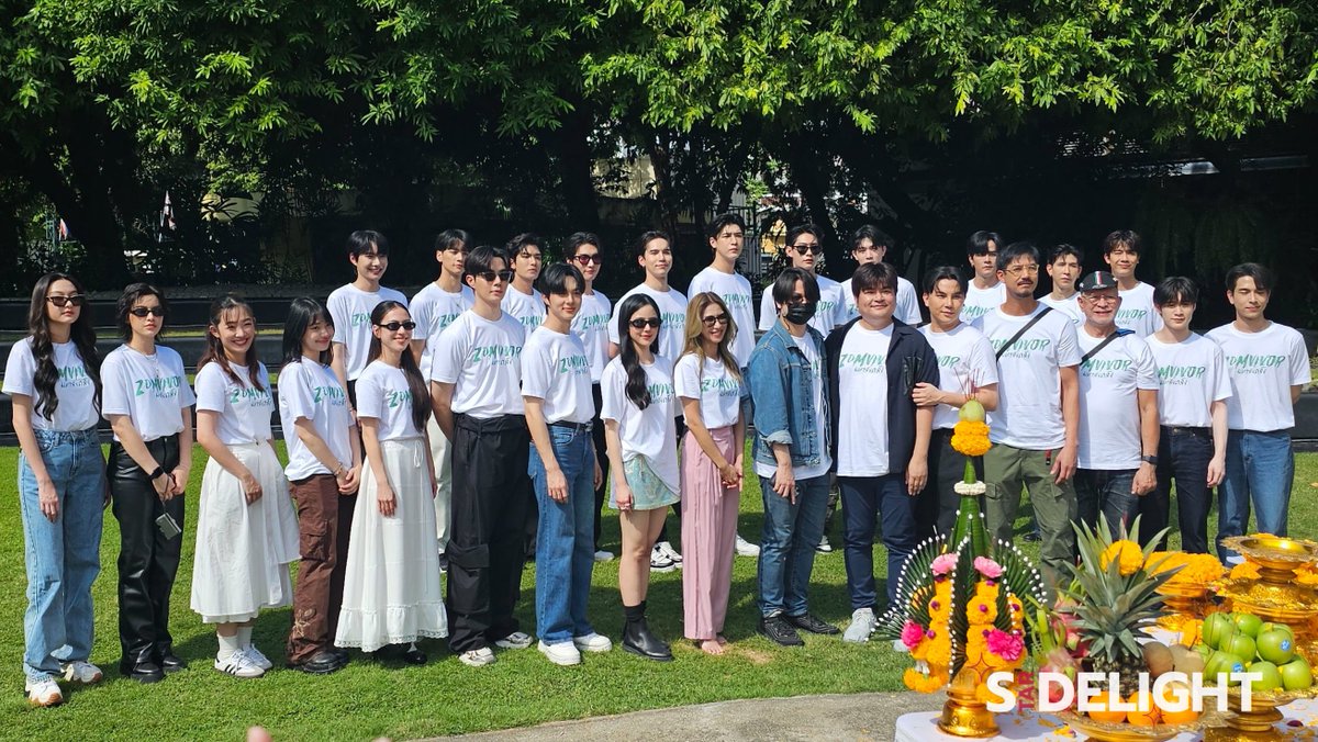 StarDelight_ent's tweet photo. ภาพรวมผู้จัดและนักแสดงในพิธีบวงสรวงซีรี่ย์แนว Sci-fi Drama เรือง ZOMVIVOR (มหาลัยคลั่ง)

#บวงสรวงzomvivor #ZomvivorSeries #MandeeWork
#weir #เวียร์ศุกลวัฒน์ 
#pockjasmine #ป๊อกปิยธิดา
#ZeeNuNew #Zeepruk #Nunew 
#Bosschaikamon #Shawtyboss 
#tonnaaam
#TutorKrp #Mynameis_yim #kengjingnah #nampingster 
#mmaxmax #natasitt 
#ฮาร์ทดิสของแม้กณ
#jimmy_jimmoi #tommysittichok
#NetJames #netsiraphop #JamesSu #bb0un
#เชื่อใจป๊าก #mark_sorntast
#ป๊อบปี้ขยี้ทุกมุข #เจนิสเจณิสตา
#นิ้งชัญญา #ดรีมอภิชญา
#แพรวนฤภรกมล #Narupraew
#แป้งบุญฑริกา #การ์ตูนณัฏฐ์นรี