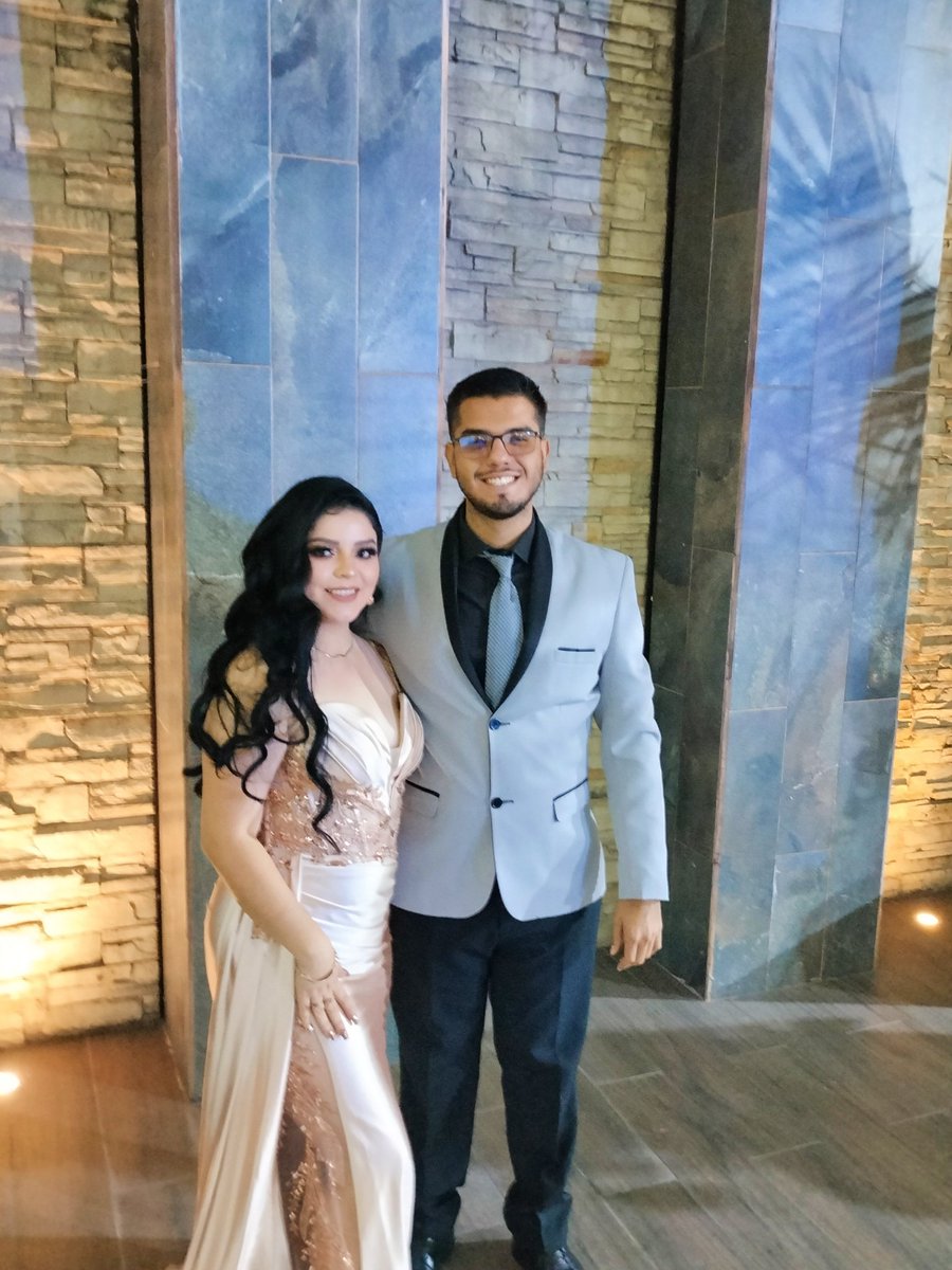 AnteBrandon's tweet photo. ¡Feliz y frío domingo! 🥰🥰❄️ 

Hay que vivir una vida bonita, llena de buenos momentos, mucho amor y personitas especiales. 🫶🏻🌎 #EsAhora https://t.co/cvFYuJTlYf