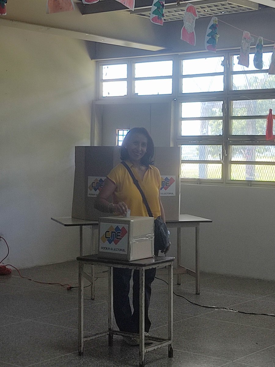 LozadaAdriana's tweet image. Con orgullo digo q yo soy una de esos 10.554.320 Ciudadan@s q votó por el SÍ...!!!
#VenezuelaDijoSi 👊🏼🇻🇪
#ElSolDeVenezuelaNaceEnElEsequibo 
☀️🇻🇪☀️