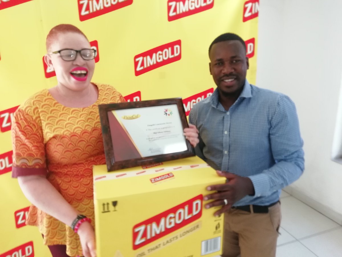 The_Tonga_Queen's tweet photo. Ko ka‼️ urikumbobika nei this Xmas? Comment with a photo of Zimgold 2 litre Cooking oil bottle in your kitchen
#zimgold
#AlbinismKonect
#Inclusion4equality https://t.co/TBIwOoFChI