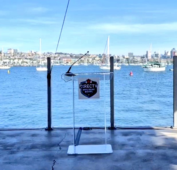 Goodnight to everyone, especially to today's livestream MVP - the Holiday Bowl podium.🫡