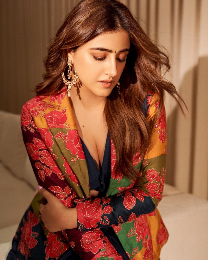 GAe_-2sb0AAfrvo?format=jpg&name=900x900