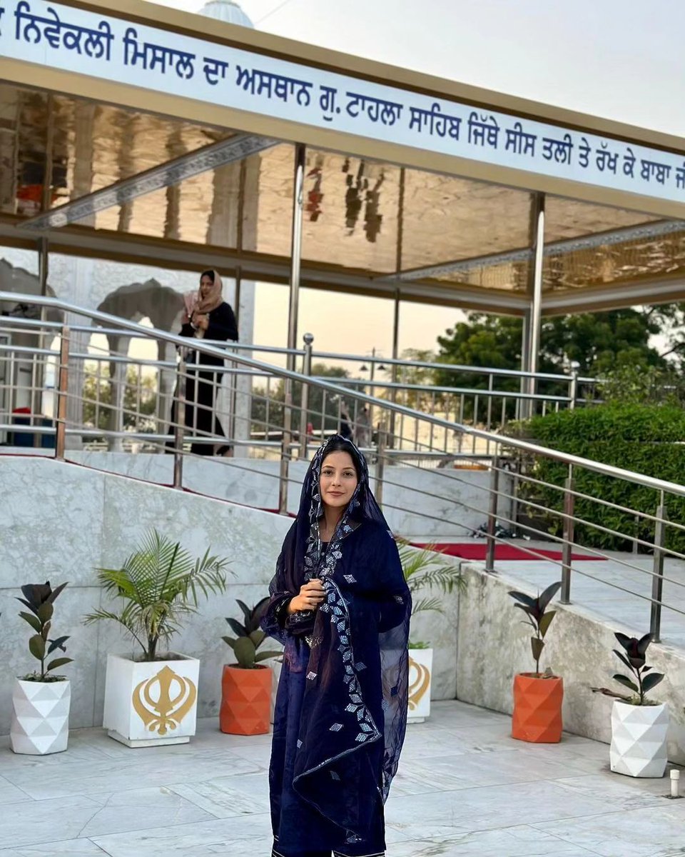 Actor Shehnaaz Gill shares some moments from her spiritual outing at a gurudwara ✨

#shehnaazgill #shehnazians #shehnaazgill #shehnaazians #shehnaazgillfam #shehnaazgillfans #shehnaazkaurgill #shehnaazshine #Sidnaaz #shehnaaz #shehnaaz 

gujaratimidday.com/photo
