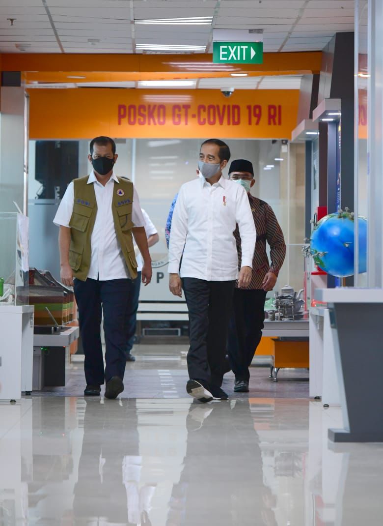 jokowi's tweet photo. Saya turut berdukacita dan menyampaikan belasungkawa atas wafatnya Letjen TNI (Purn) Doni Monardo, mantan Kepala Badan Penanggulangan Bencana (BNPB) periode 2019-2021, di Jakarta kemarin. 

Semoga arwahnya diterima di sisi Allah Swt., diberikan tempat yang terbaik di sisinya, diampuni segala dosa-dosanya. Kepada keluarga yang ditinggalkan, semoga diberi kekuatan dan kesabaran.