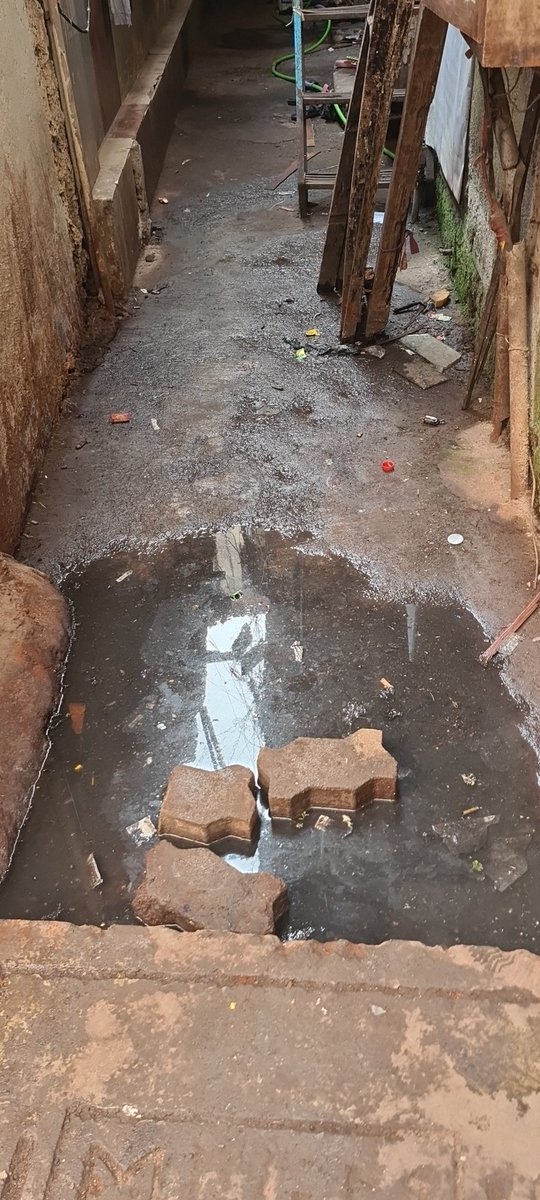 Mehtab_Sidd's tweet photo. Chikkal Wadi opp Sunrise store Beat 180 open naala is overflowing 24x7,  which is inviting diseases like dengue, malaria. Till date No action. Please repair this Gully @mybmcWardFN ll be completely responsible for it. @mybmcSWD @mybmc @mybmchealth @dvkesarkar @CMOMaharashtra https://t.co/sxA4cMknhH