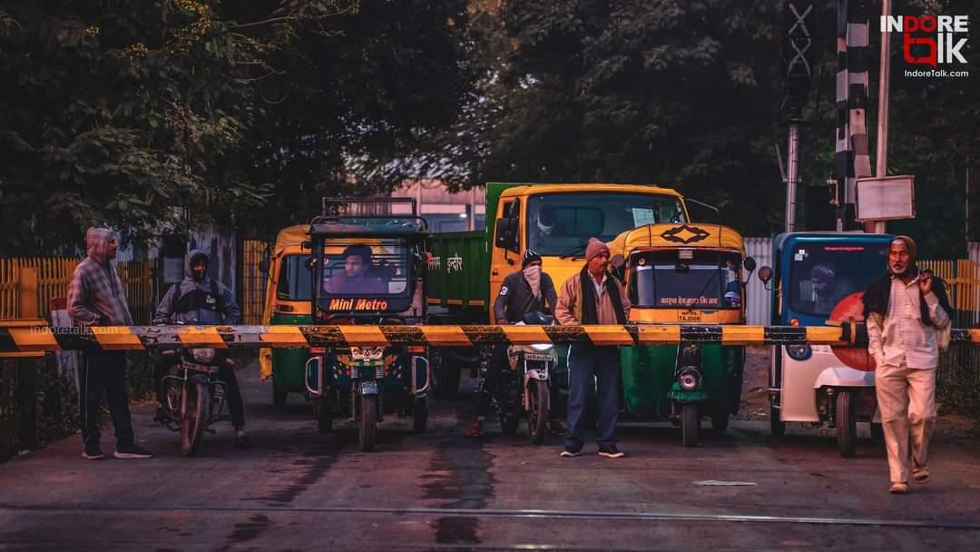 IndoreTalk's tweet photo. भरोसा करते वक्त होशियार रहिए, क्योंकि फिटकरी और मिश्री एक जैसे ही नजर आती है।

🌻ll सुप्रभात इंदौर ll🌻

#GoodMorningIndore #SwachhIndore #Indori #Indore #IndoreTalk https://t.co/684B0zt17N