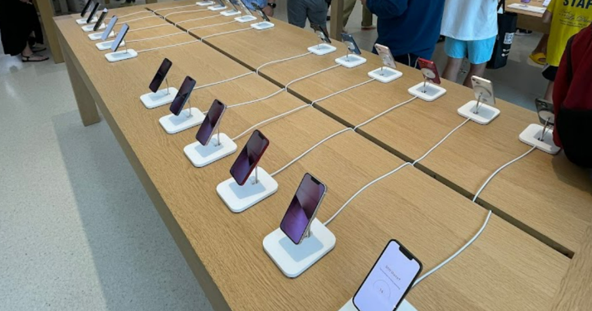 Man, 36, jailed 8 months for stealing Apple products worth S$17,600 &amp; perfume worth S$593 bit.ly/3sYnflH