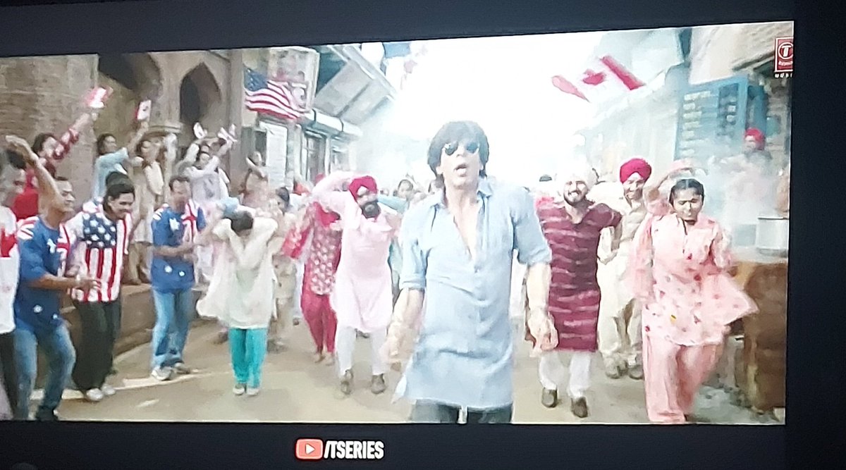 lcaromunoz's tweet image. Ritual before sleeping...  a bit of #Dunki #LuttPuttGaya...  a bit of #RNBDJ...  and a little Prayer 🙏🙏🙏💜 #ShahRukhKhan