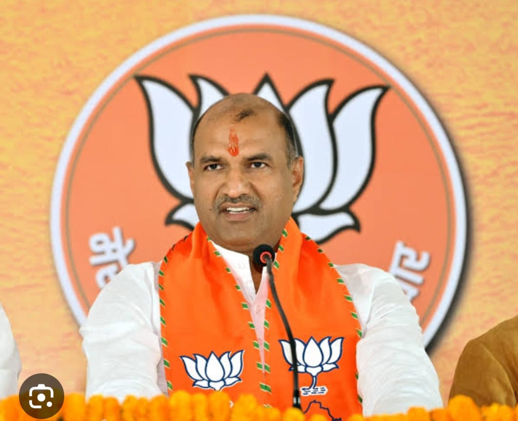 gp_menaria's tweet photo. राजस्थान में मुख्यमंत्री के रूप में मेरी पहली पसंद बाबा बालकनाथ, 
और दूसरी पसंद जोशी साहब @narendramodi @JPNadda @myogiadityanath @BJP4India @PMOIndia @AmitShah https://t.co/LcWqsSgU71