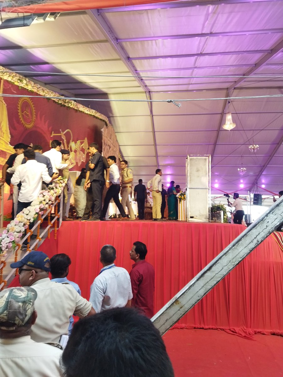 <a href="/ankit_pandey82/">Ankit Pandey</a> <a href="/ChouhanShivraj/">Shivraj Singh Chouhan</a> माननीय श्री <a href="/ChouhanShivraj/">Shivraj Singh Chouhan</a> जी म0प्र0 में ऐतिहासिक जीत पर हार्दिक शुभकामनाएं। मुझे पूर्ण आशा है, यह पंचवर्षीय कर्मचारी, महिला, गरीब व किसान हितैसी होगी। और रोजगार सहायकों की आवश्यक मांगे पहली कैबिनेट की बैठक में पूर्ण होंगी। जिन्होंने LBY व LBY आवास योजना में जमकर काम किया।