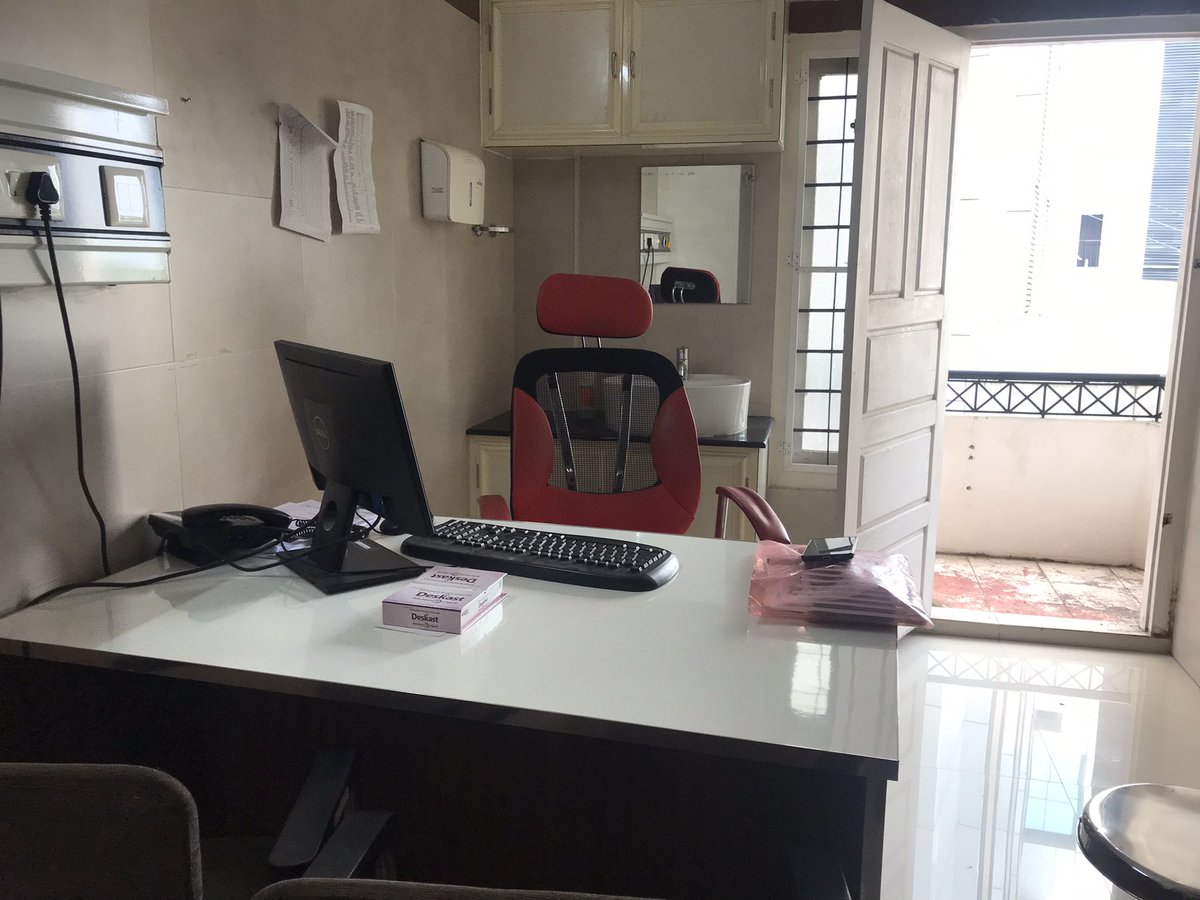 Sona_unplugged's tweet photo. Small mercies :)
Reporting to work ❤️
Cold water to drink.
A quiet private OPD space which I sooo need for the deep work I do.
Quiet conversations and deep listening..
The canteen right next to me..
Room with natural light…
#AtHomeAtWork
Thanks Dr. Nithya and Dr. Renjith❤️ https://t.co/itX47UuYww
