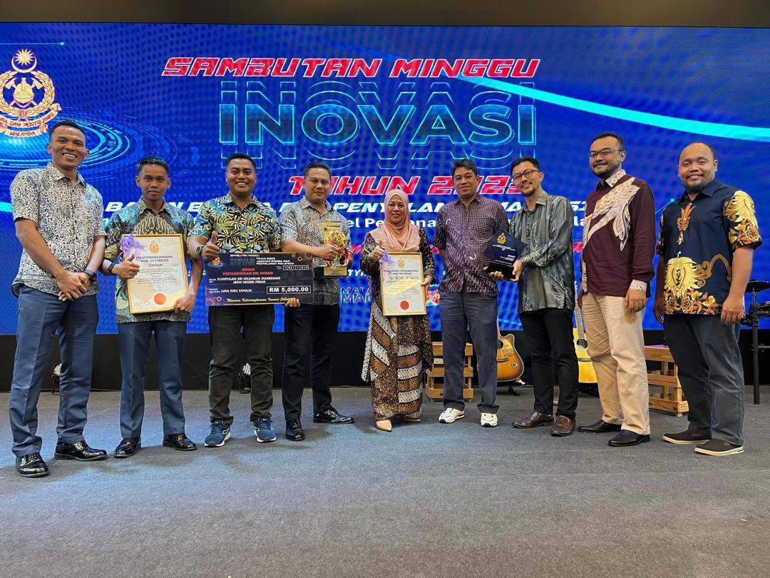 UTP and Seri Iskandar Fire and Rescue Department recently won an award for their strategic collaboration for the ‘Smart Home Guard’ innovation. The innovation won the award during the ‘Majlis Anugerah Inovasi Kementerian Pembangunan dan Kerajaan Tempatan' held recently.