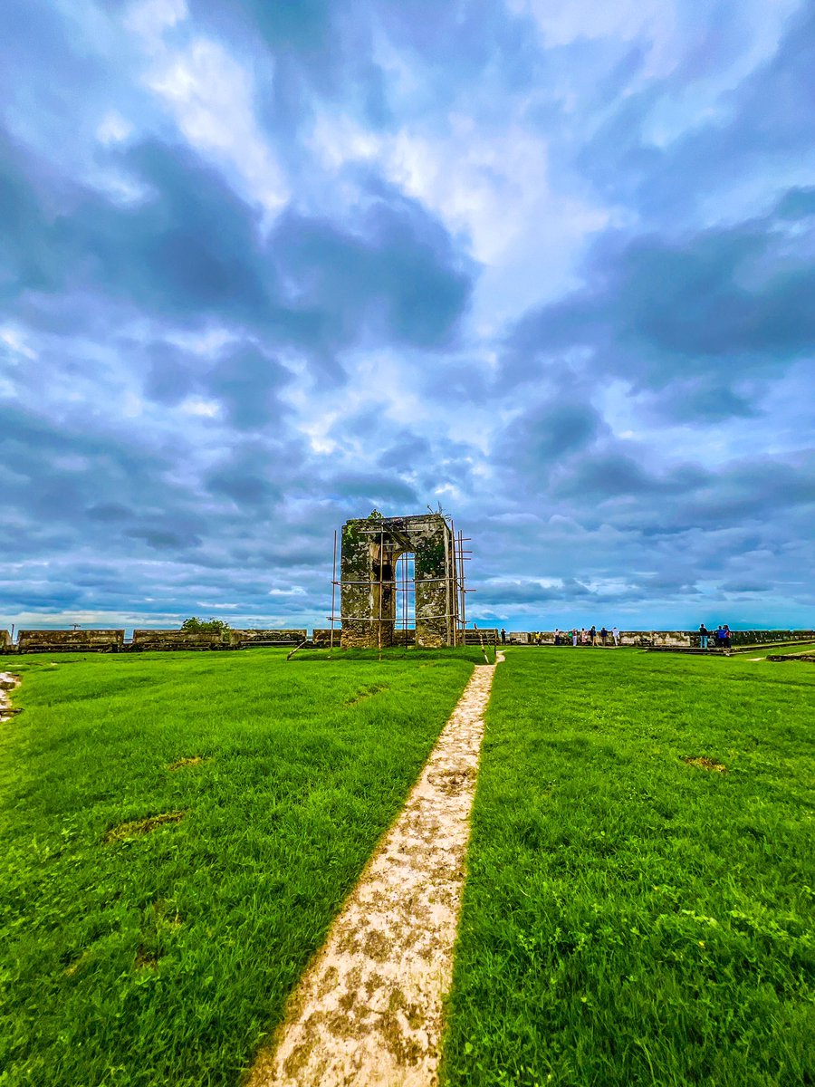 niro_pathi's tweet photo. As we say 'piriyāviṭai' (goodbye) to Jaffna, our souls carry the echoes of laughter and the taste of unforgettable moments. Until we meet again, Jaffna, you'll be a lingering melody in our travelogue. #divinediscoveries #visitsrilanka #travelwithfamily https://t.co/q2P4p01ttc