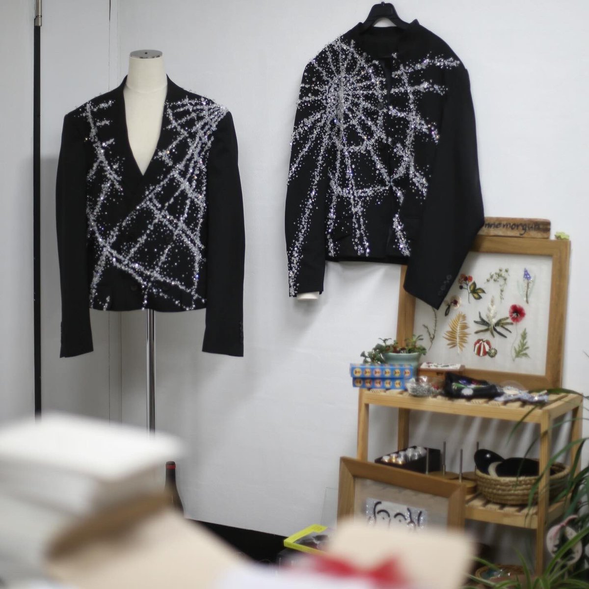 morgunlee's tweet photo. #동방신기 #TVXQ #mama2023 #최강창민 #유노윤호 #마마어워즈 

좋은기회로 마마어워즈의 동방신기 두분의 자켓 제작을 하게되었어요🙋🏼‍♀️ 춤선을 자랑하며 격렬하게 춤을 추셔도 하나도 안떨어져서 행복🫧🫧🫧 https://t.co/UCXY1HuN7o