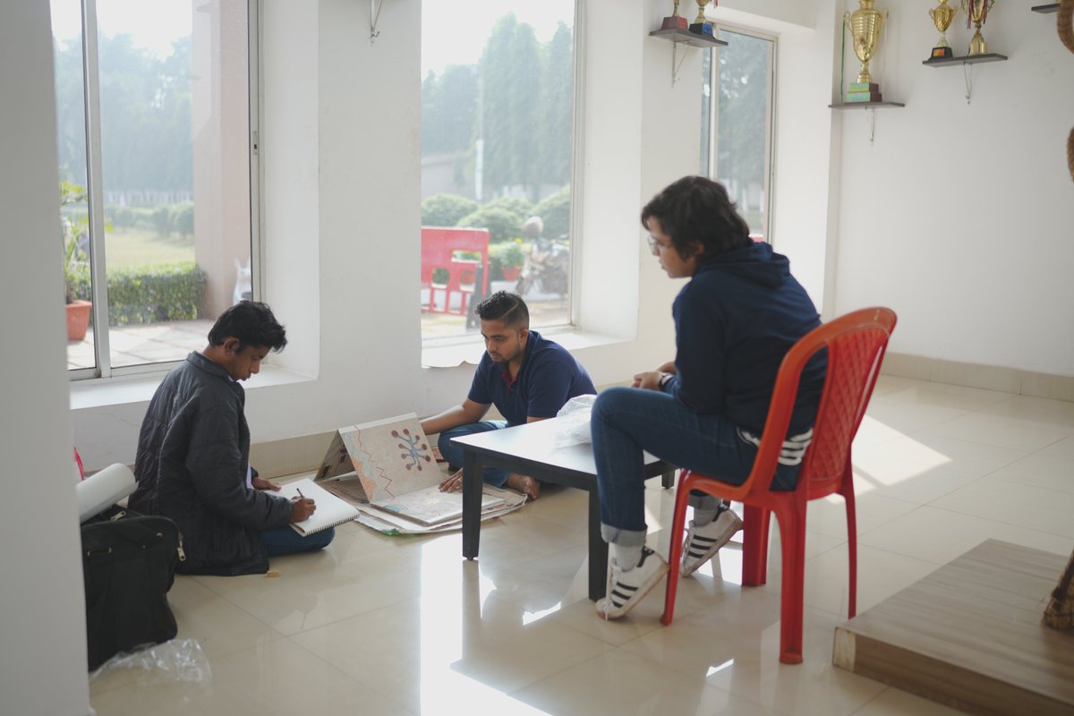 utshafoundation's tweet photo. BARBIL ART PROJECT VI moves into the second day. 

#contemporaryart #collaborationproject #communityart #traditionalcontemporary #continuingcontemporary #utsha #utshafoudation https://t.co/BHeaTCwe1D