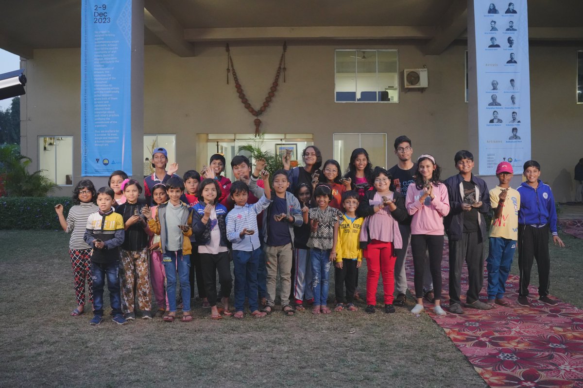 utshafoundation's tweet photo. BARBIL ART PROJECT VI moves into the second day. 

#contemporaryart #collaborationproject #communityart #traditionalcontemporary #continuingcontemporary #utsha #utshafoudation https://t.co/BHeaTCwe1D