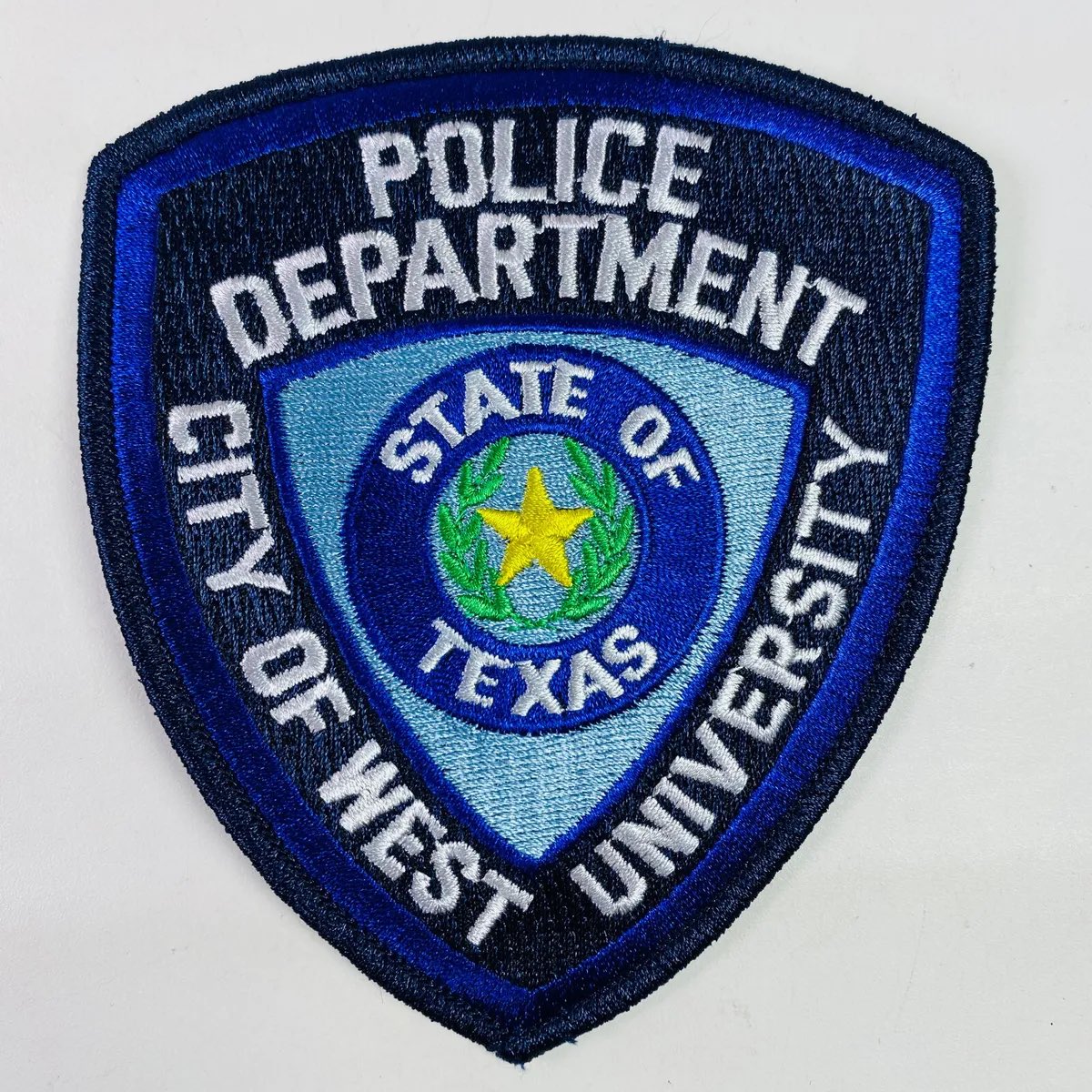 A young armed man targeted elderly women in two incidents in West University Sunday morning, injuring one, but a quick police response has him in custody and facing charges tonight.

essentialsnews.com/police-nab-arm…