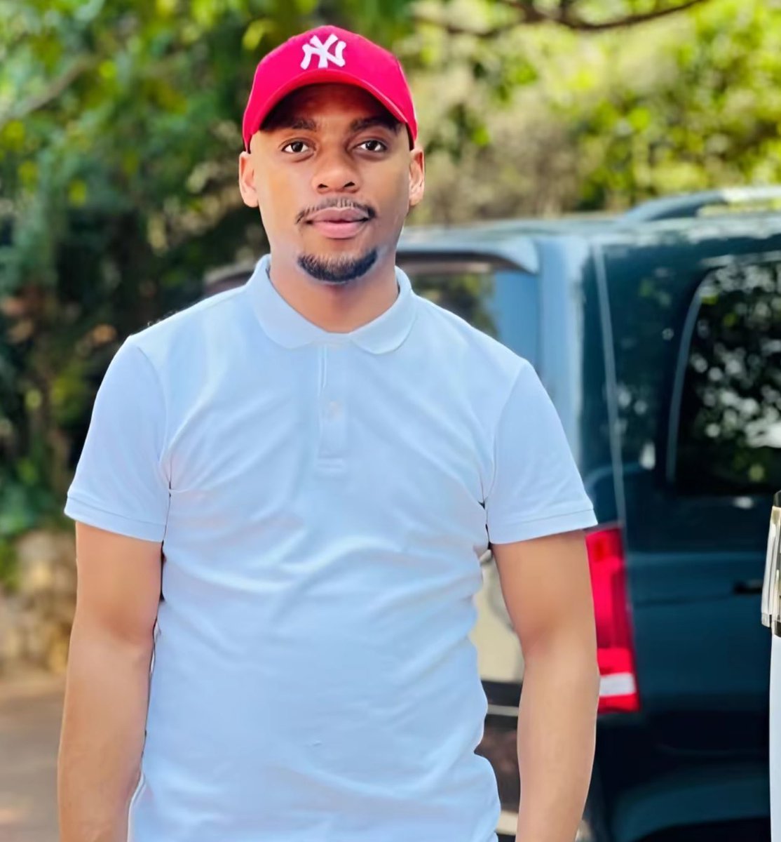 Man’s NOT Barry Roux tweet media