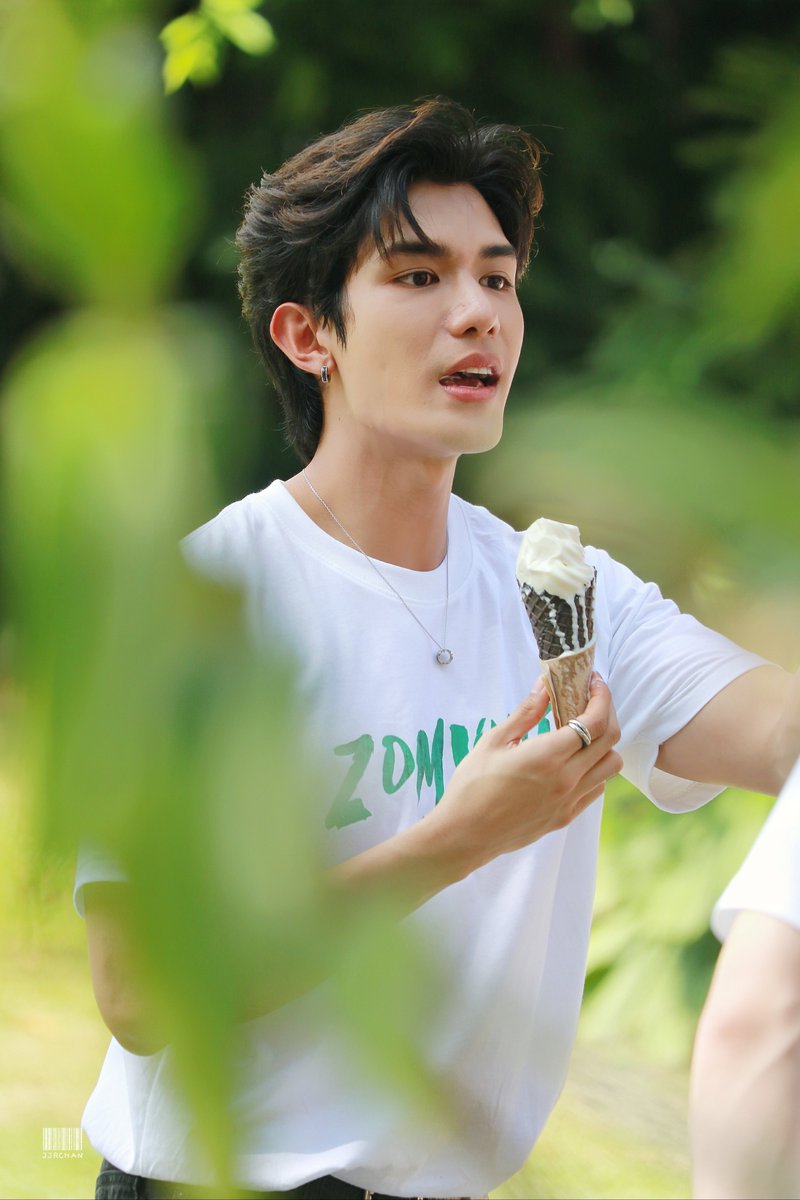 jjrchan's tweet photo. เอนจอยไอติมเชียวนะ 555555

THAI ZOMBIE
#บวงสรวงzomvivor
#ZomvivorSeries
#netsiraphop https://t.co/sofaZ0BgLH