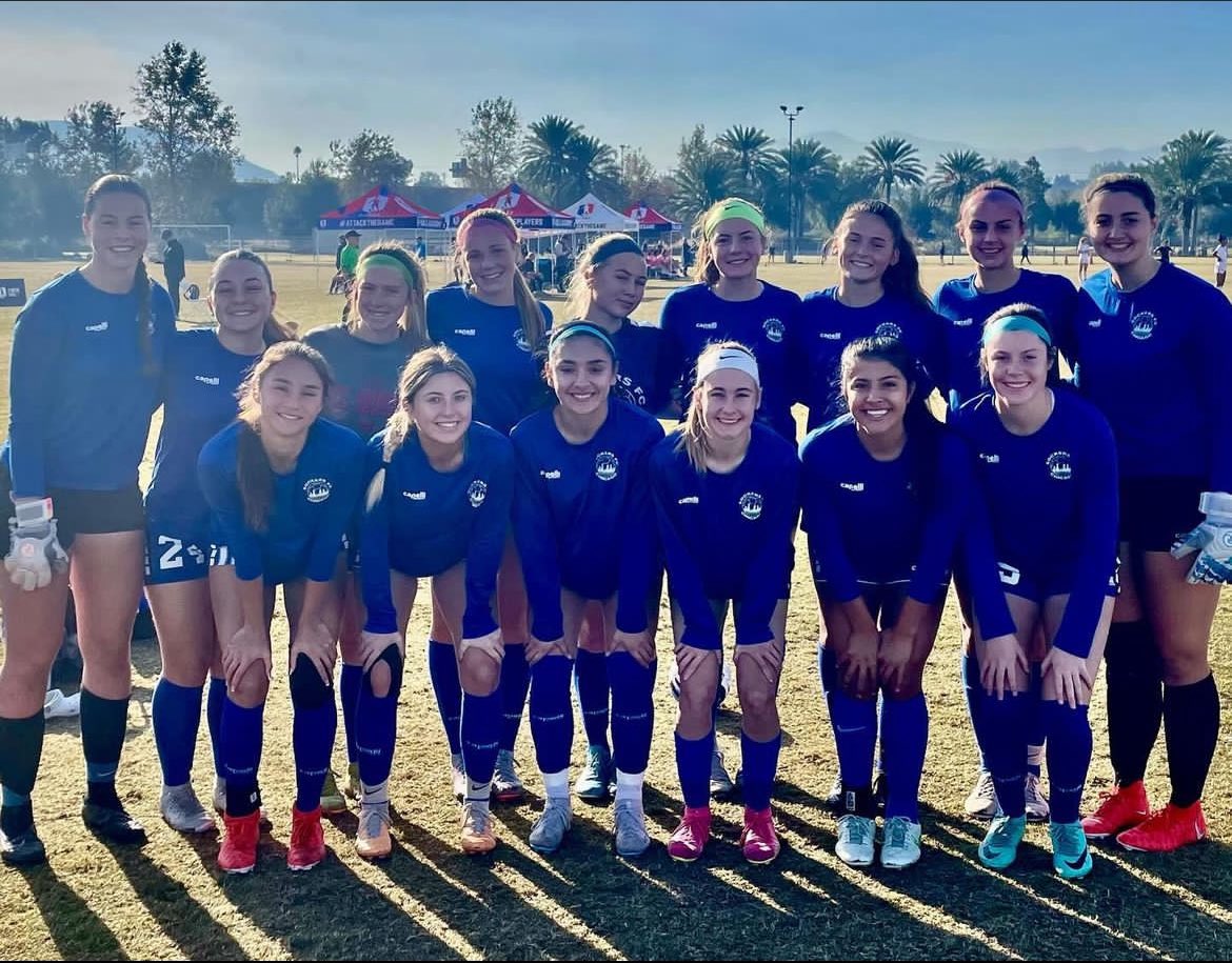 sophiamc1007's tweet photo. Sad that the  @GAcademyLeague Winter Showcase is over but I had great time with my team and played some good competition!  Thank you to all the coaches that made it out to watch our games! 

@SFCGirlsAcademy @ImYouthSoccer @ImCollegeSoccer @TopDrawerSoccer @PrepSoccer https://t.co/Nkxhcqp1yC