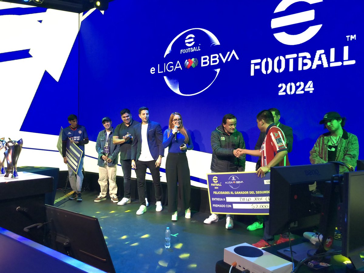 Tenemos Campeones de la #eLIGABBVAMX #eFootball2024:
Emmanuel Rodríguez de <a href="/Xolos/">Xolos</a> en la categoría Mobile 📱y <a href="/TheArsenalStyle/">TheArsenalStyle</a> por <a href="/esportsChivas/">Chivas esports</a> en Consola 🎮.
Muchas felicidades!🏆/🏆

 #eLIGABBVAMX #eFootball2024