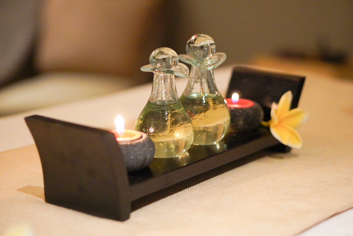 radissonlampung's tweet photo. Unwind Spa memiliki minyak aromaterapi yang membantu anda untuk merelaksasi tubuh, menyegarkan tubuh, dan menghangatkan tubuh.

--

Unwind Spa has aromatherapy oils that help you relax the body, refresh the body and warm the body.

#radissonlampungkedaton #unwindspa #radissonspa https://t.co/sRN4IeO7mn